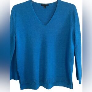 Banana Republic Blue V-Neck Sweater Size Medium